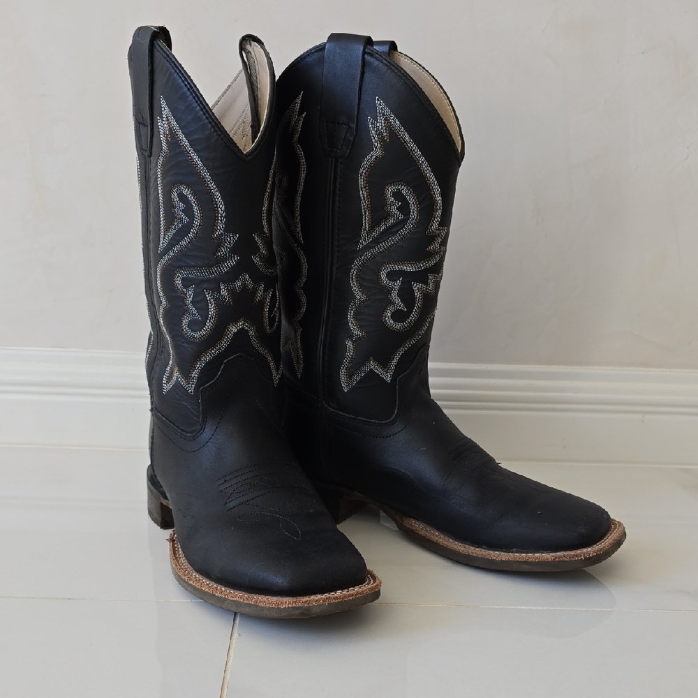 Source Unknown Black Kids Boots